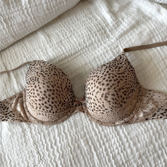 Victoria’s Secret Lightly Lined Bra - Picture 1 of 4